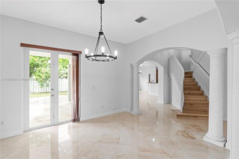 Villa ou maison à vendre à Hialeah, Floride: 4 chambres № 1370452 - photo 7