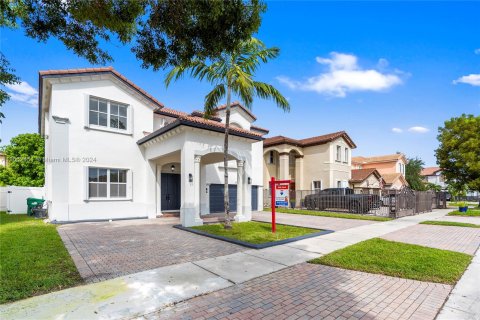 Villa ou maison à vendre à Hialeah, Floride: 4 chambres № 1370452 - photo 2