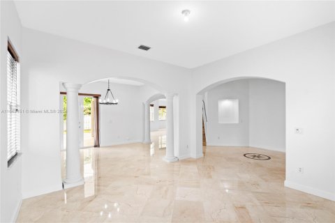 Villa ou maison à vendre à Hialeah, Floride: 4 chambres № 1370452 - photo 6