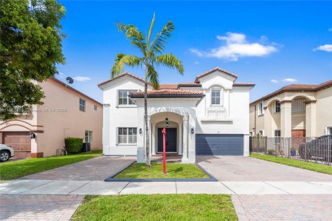 Villa ou maison à vendre à Hialeah, Floride: 4 chambres № 1370452 - photo 1