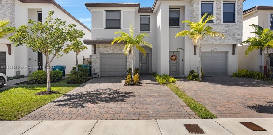 Townhouse in Homestead, Florida 3 bedrooms, 153.38 sq.m. № 1431523