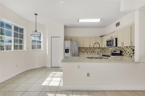 Townhouse in Miami, Florida 4 bedrooms, 199.93 sq.m. № 1325673 - photo 20