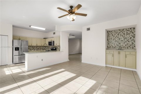 Townhouse in Miami, Florida 4 bedrooms, 199.93 sq.m. № 1325673 - photo 22