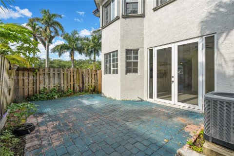 Townhouse in Miami, Florida 4 bedrooms, 199.93 sq.m. № 1325673 - photo 11