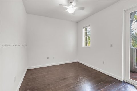 Townhouse in Miami, Florida 4 bedrooms, 199.93 sq.m. № 1325673 - photo 4