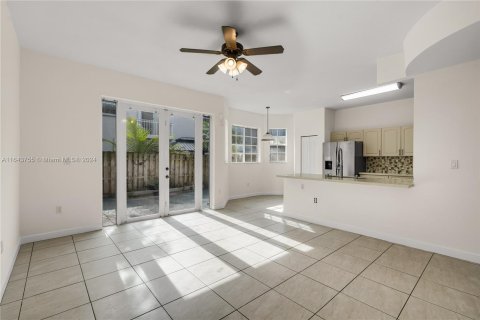 Townhouse in Miami, Florida 4 bedrooms, 199.93 sq.m. № 1325673 - photo 19