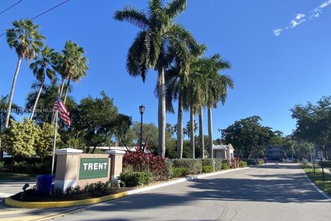 Condo in Tamarac, Florida, 2 bedrooms  № 1319347 - photo 4