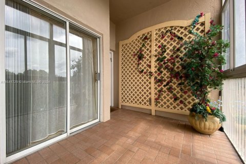 Condo in Tamarac, Florida, 2 bedrooms  № 1319347 - photo 23