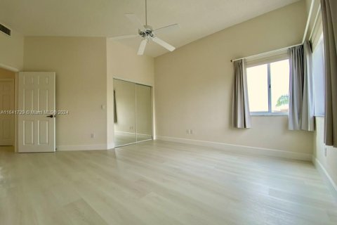 Condo in Tamarac, Florida, 2 bedrooms  № 1319347 - photo 14