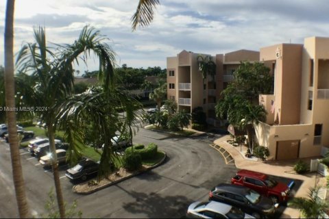 Condominio en venta en Tamarac, Florida, 2 dormitorios, 134.71 m2 № 1319347 - foto 1