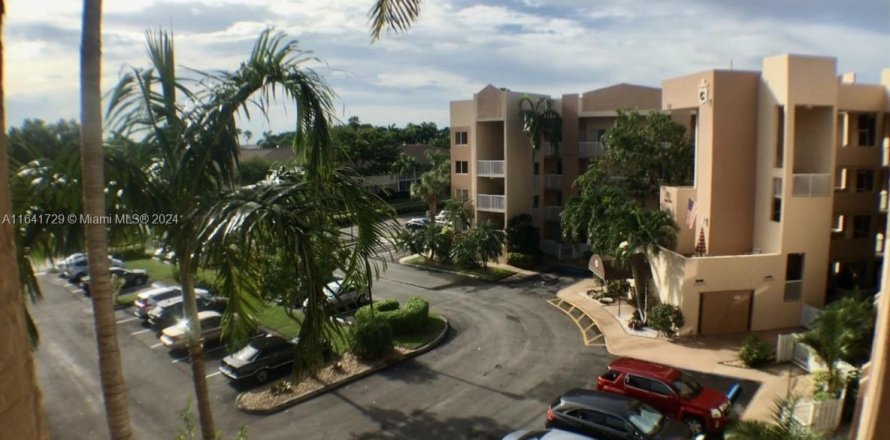 Condo in Tamarac, Florida, 2 bedrooms  № 1319347