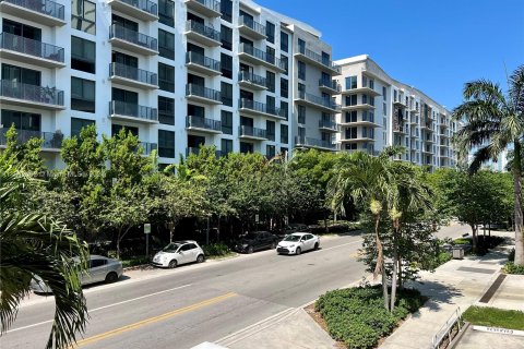 Condo in Miami, Florida, 2 bedrooms  № 1320989 - photo 13