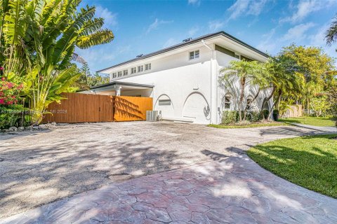 Villa ou maison à vendre à Cutler Bay, Floride: 6 chambres, 316.05 m2 № 1078477 - photo 2