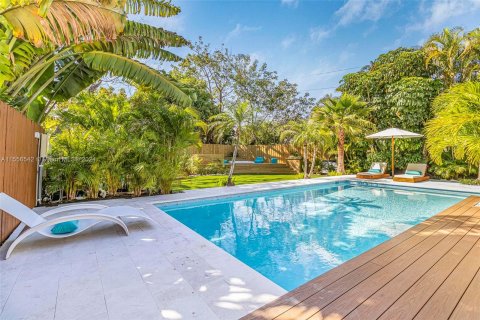 Villa ou maison à vendre à Cutler Bay, Floride: 6 chambres, 316.05 m2 № 1078477 - photo 1