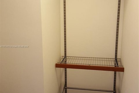 Condo in Miami Beach, Florida, 1 bedroom  № 1135292 - photo 15