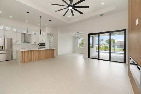 Villa ou maison à vendre à Cape Coral, Floride: 4 chambres, 194.91 m2 № 1313506 - photo 7