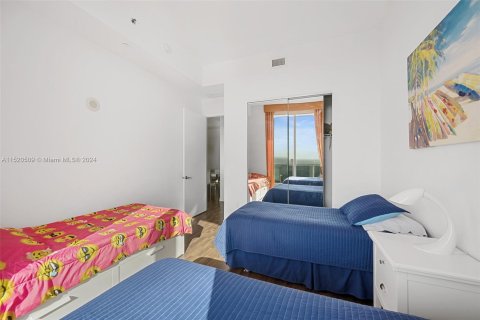 Condominio en venta en Sunny Isles Beach, Florida, 2 dormitorios, 133.31 m2 № 967831 - foto 15