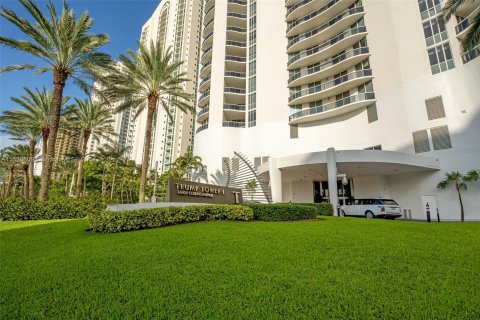 Condominio en venta en Sunny Isles Beach, Florida, 2 dormitorios, 133.31 m2 № 967831 - foto 2