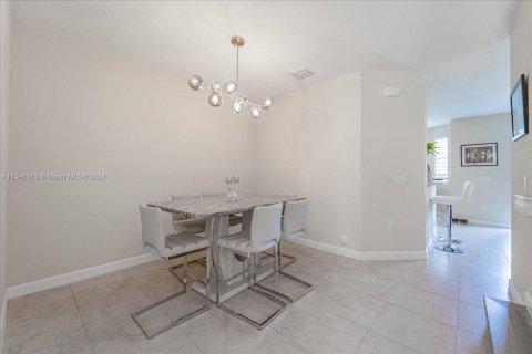 Townhouse in Miami, Florida 3 bedrooms, 161.93 sq.m. № 1207170 - photo 5