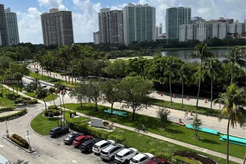 Condominio en venta en Aventura, Florida, 1 dormitorio, 70.14 m2 № 1269839 - foto 3