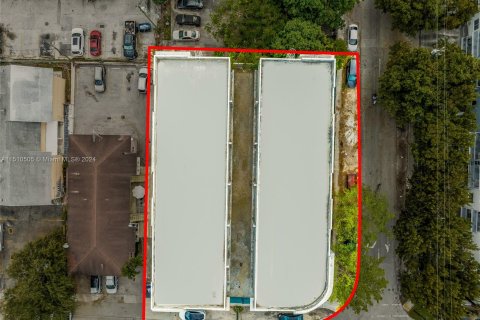 Commercial property in Miami, Florida № 936140 - photo 2