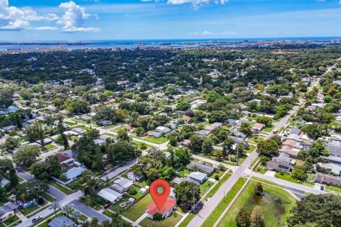 House in Gulfport, Florida 3 bedrooms, 137.4 sq.m. № 1353097 - photo 16