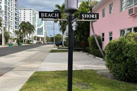 Condo in Fort Lauderdale, Florida, 1 bedroom  № 938804 - photo 1