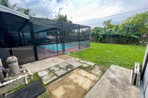 Casa en venta en Miami, Florida, 5 dormitorios, 140.1 m2 № 1401309 - foto 22