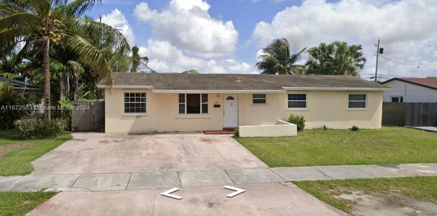 Casa en Miami, Florida 5 dormitorios, 140.1 m2 № 1401309