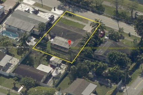 Casa en venta en Miami, Florida, 5 dormitorios, 140.1 m2 № 1401309 - foto 27