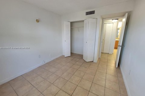 Condominio en venta en Hialeah, Florida, 2 dormitorios, 78.78 m2 № 1232731 - foto 10