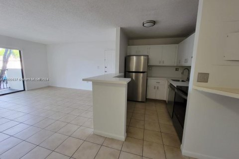 Condominio en venta en Hialeah, Florida, 2 dormitorios, 78.78 m2 № 1232731 - foto 15