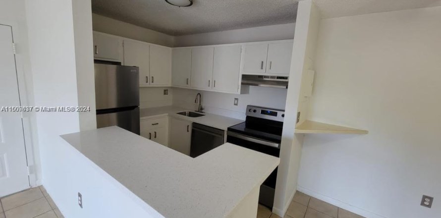 Condominio en Hialeah, Florida, 2 dormitorios  № 1232731