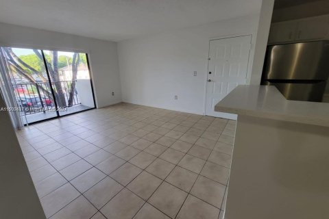 Condominio en venta en Hialeah, Florida, 2 dormitorios, 78.78 m2 № 1232731 - foto 16