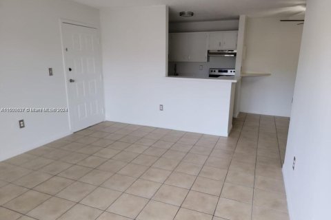 Condominio en venta en Hialeah, Florida, 2 dormitorios, 78.78 m2 № 1232731 - foto 3