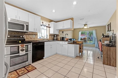 Casa en venta en Coral Springs, Florida, 4 dormitorios, 187.76 m2 № 1232671 - foto 11