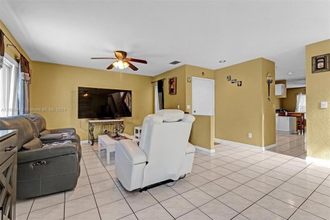 Casa en venta en Coral Springs, Florida, 4 dormitorios, 187.76 m2 № 1232671 - foto 9