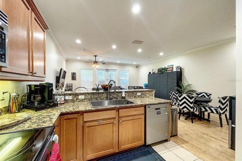 Adosado en venta en Tampa, Florida, 3 dormitorios, 177.81 m2 № 1372298 - foto 14