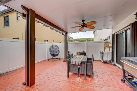 Townhouse in Hialeah, Florida 3 bedrooms, 154.96 sq.m. № 764410 - photo 5