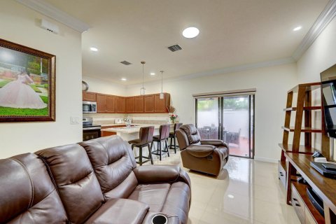 Touwnhouse à vendre à Hialeah, Floride: 3 chambres, 154.96 m2 № 764410 - photo 19