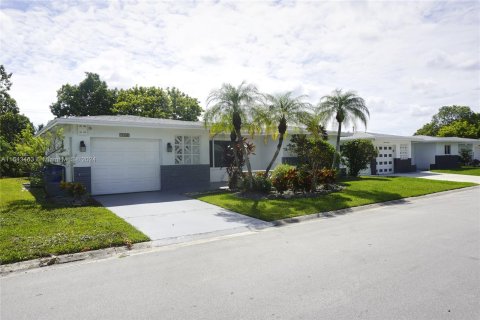 Villa ou maison à vendre à Margate, Floride: 2 chambres, 147.44 m2 № 1325265 - photo 2