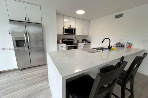 Condominio en venta en Pembroke Pines, Florida, 1 dormitorio, 66.89 m2 № 1325264 - foto 8