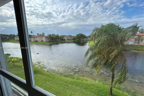 Condominio en venta en Pembroke Pines, Florida, 1 dormitorio, 66.89 m2 № 1325264 - foto 16