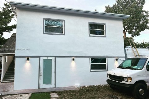 Immobilier commercial à vendre à Miami, Floride: 173.91 m2 № 1356738 - photo 1