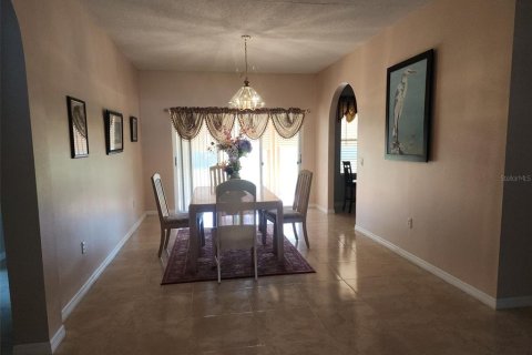 House in Kissimmee, Florida 4 bedrooms, 215.35 sq.m. № 1301731 - photo 2