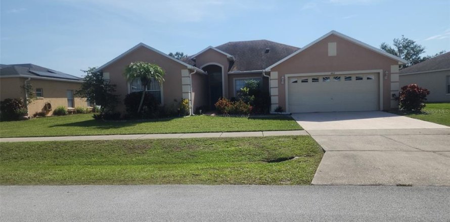 House in Kissimmee, Florida 4 bedrooms, 215.35 sq.m. № 1301731