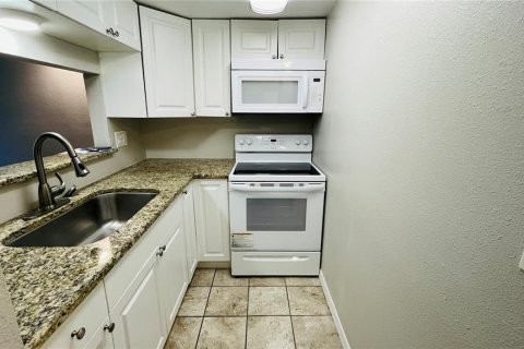 Condo in Tampa, Florida, 1 bedroom  № 1361397 - photo 5