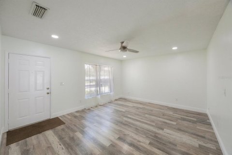 Villa ou maison à louer à Tampa, Floride: 4 chambres, 124.86 m2 № 1341643 - photo 5