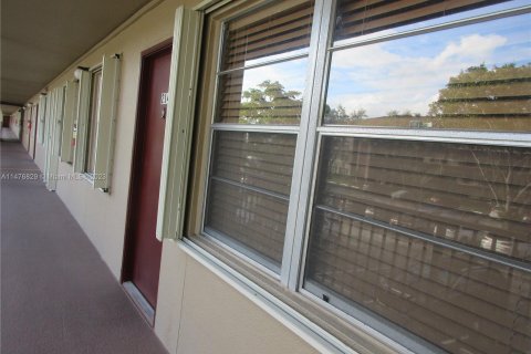 Condominio en venta en Pembroke Pines, Florida, 2 dormitorios, 88.54 m2 № 804663 - foto 10