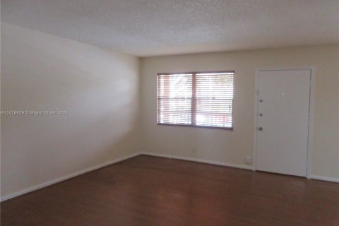 Copropriété à vendre à Pembroke Pines, Floride: 2 chambres, 88.54 m2 № 804663 - photo 14